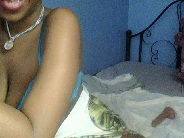 Curvypetite webcam