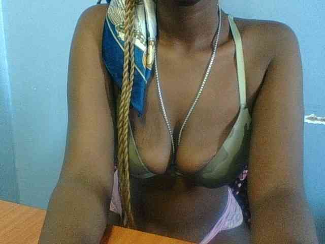 Curvypetite webcam