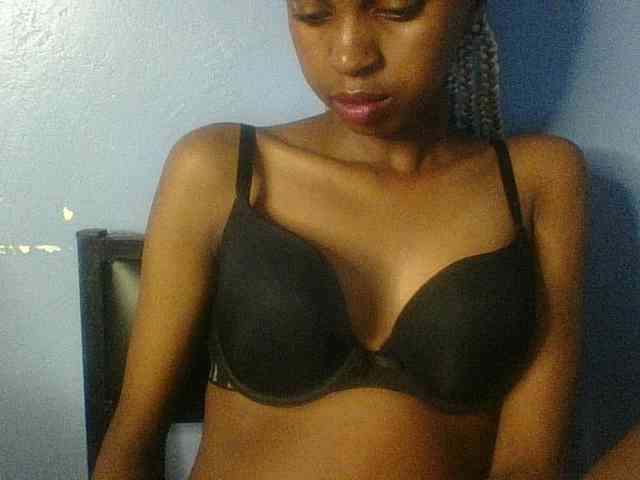 Curvypetite webcam
