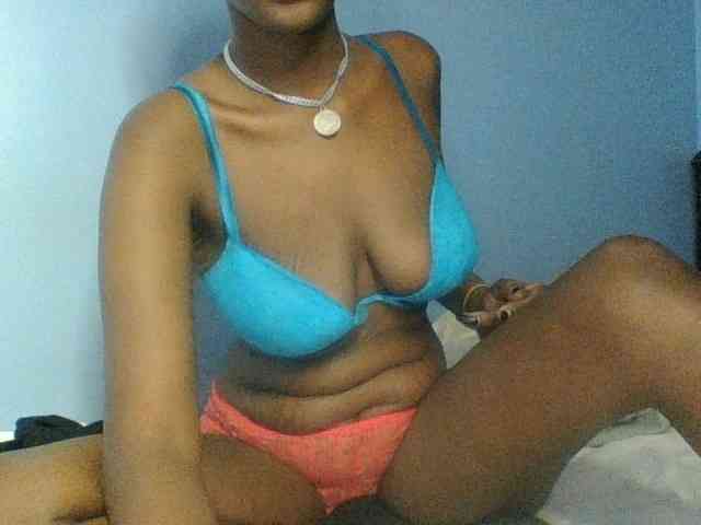 Curvypetite webcam