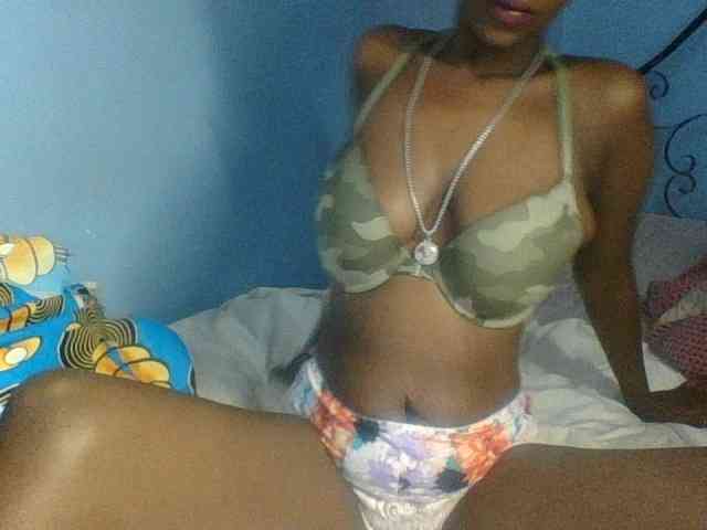 Curvypetite webcam