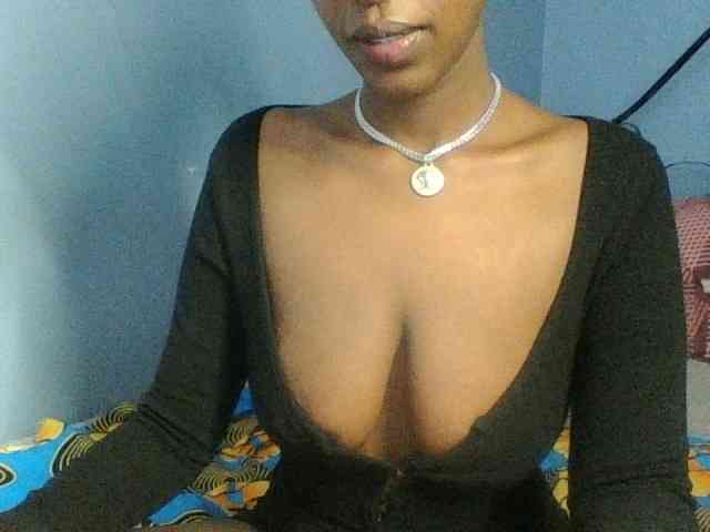 Curvypetite webcam