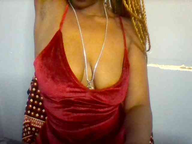 Curvypetite webcam