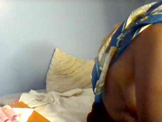 Curvypetite webcam