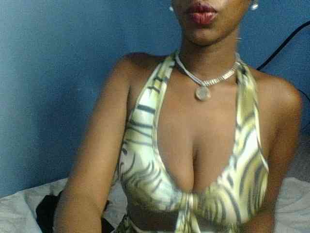 Curvypetite webcam
