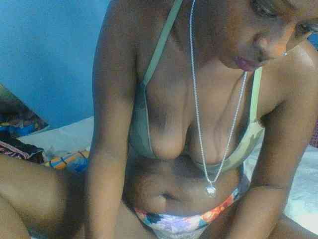 Curvypetite webcam