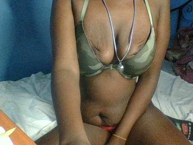Curvypetite webcam