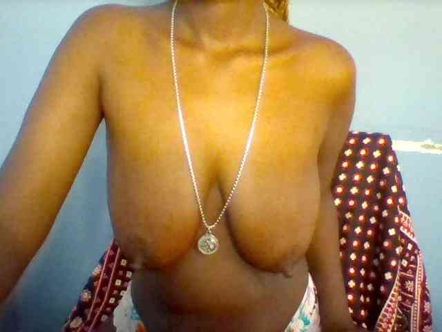 Curvypetite webcam