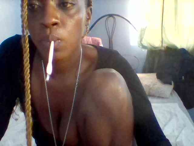 Curvypetite webcam