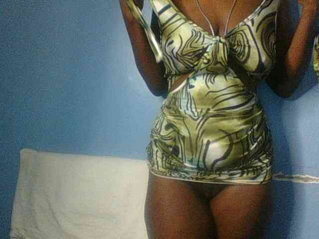 Curvypetite webcam