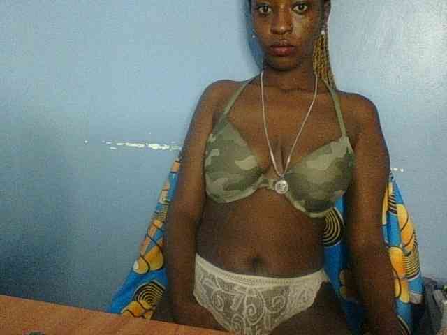 Curvypetite webcam