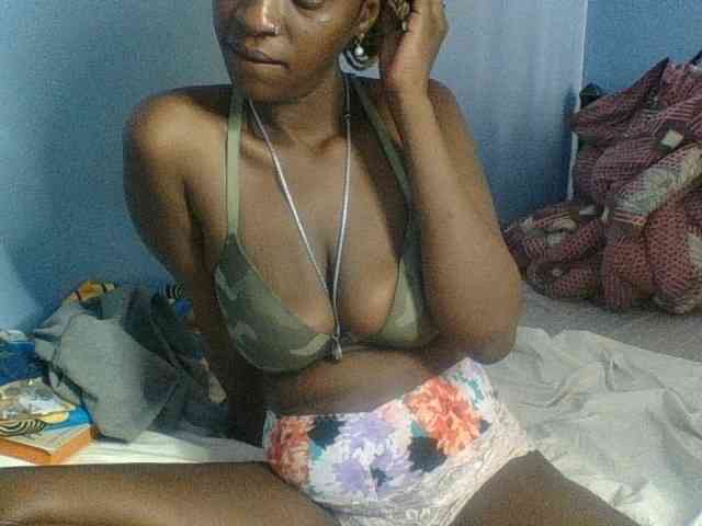 Curvypetite webcam