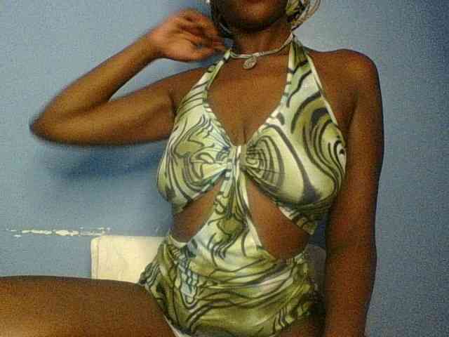 Curvypetite webcam