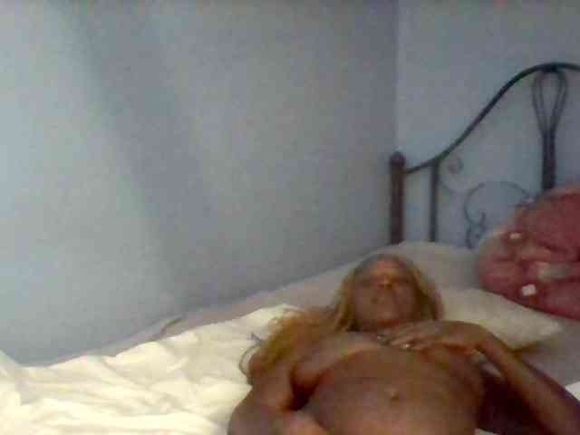 Curvypetite webcam