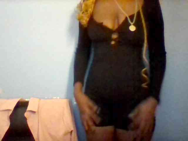 Curvypetite webcam