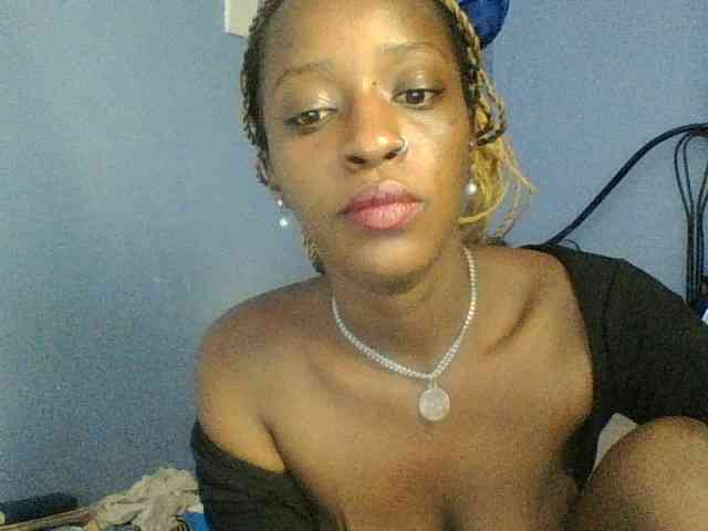 Curvypetite webcam