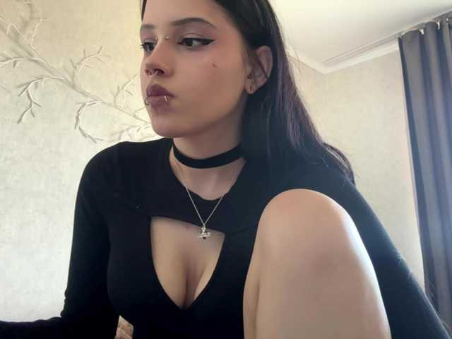 KarriVenture live cam on BongaCams