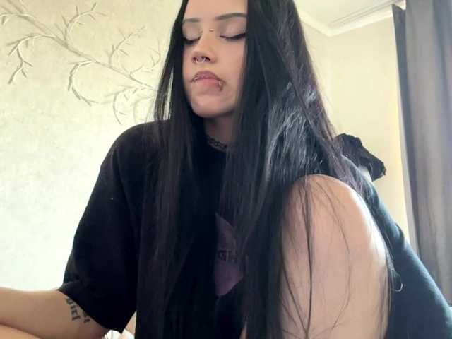 KarriVenture live cam on BongaCams