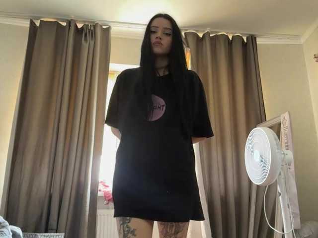 KarriVenture live cam on BongaCams