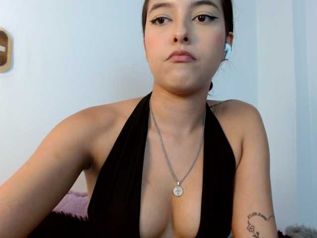 Annyrosse00 live cam on BongaCams