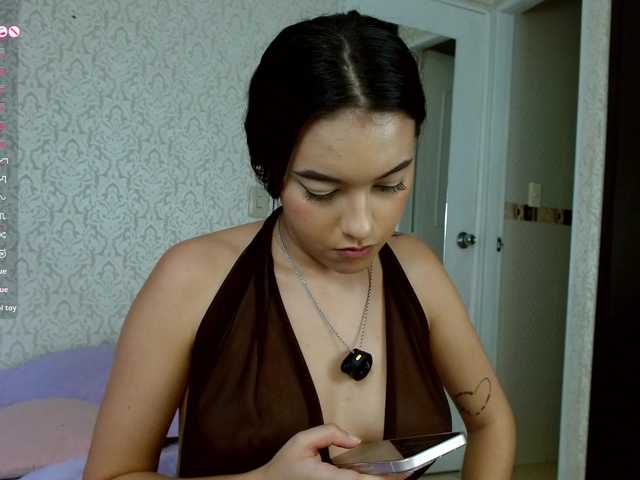 Annyrosse00 live cam on BongaCams