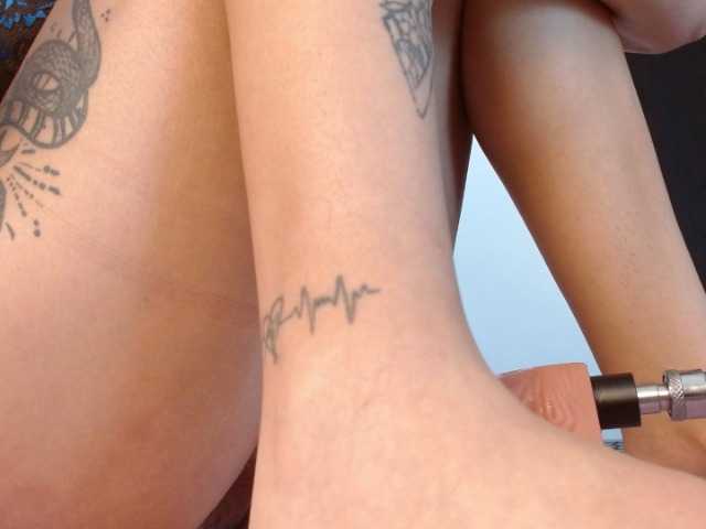 Annyrosse00 live cam on BongaCams