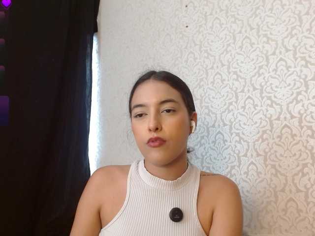 Annyrosse00 live cam on BongaCams