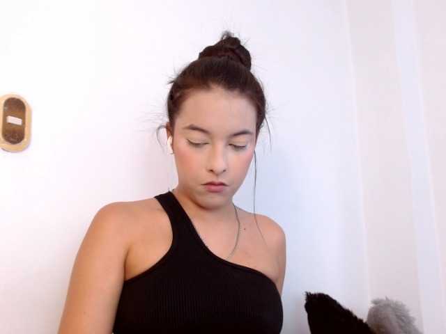 Annyrosse00 live cam on BongaCams