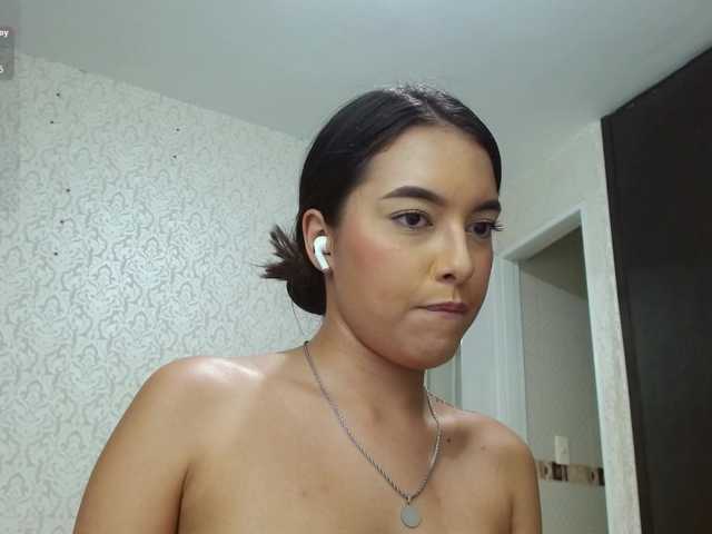 Annyrosse00 live cam on BongaCams