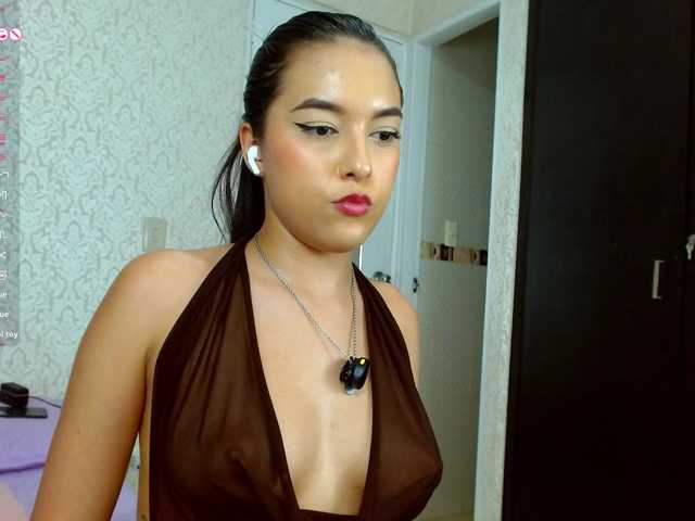 Annyrosse00 live cam on BongaCams