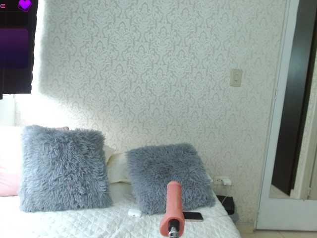 Annyrosse00 live cam on BongaCams