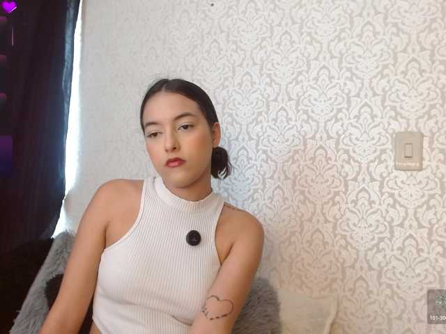 Annyrosse00 live cam on BongaCams
