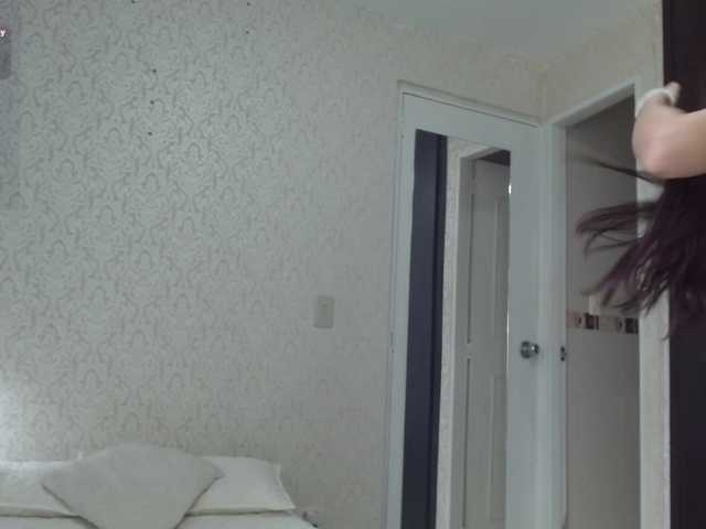 Annyrosse00 live cam on BongaCams
