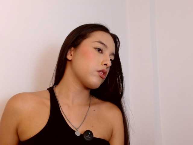 Annyrosse00 live cam on BongaCams