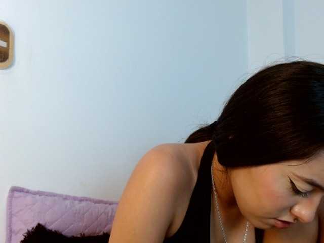 Annyrosse00 live cam on BongaCams