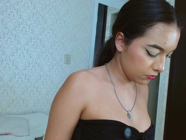 Annyrosse00 live cam on BongaCams
