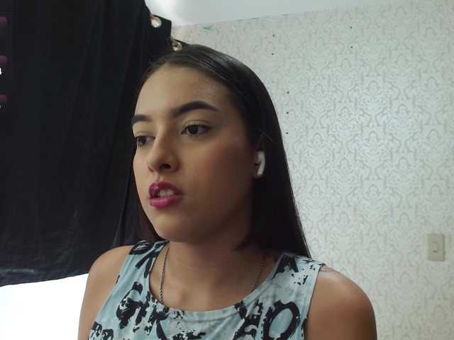 Annyrosse00 live cam on BongaCams