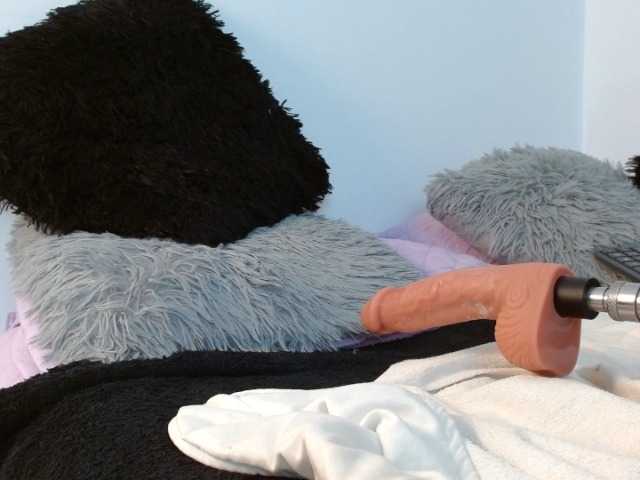 Annyrosse00 live cam on BongaCams