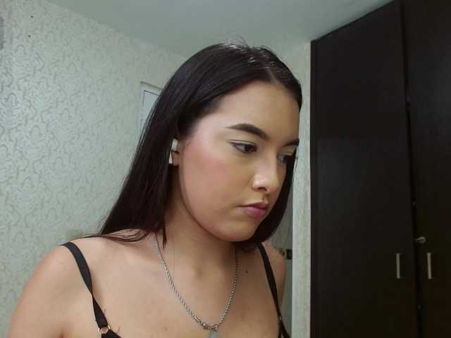 Annyrosse00 live cam on BongaCams