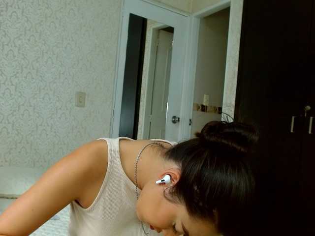 Annyrosse00 live cam on BongaCams