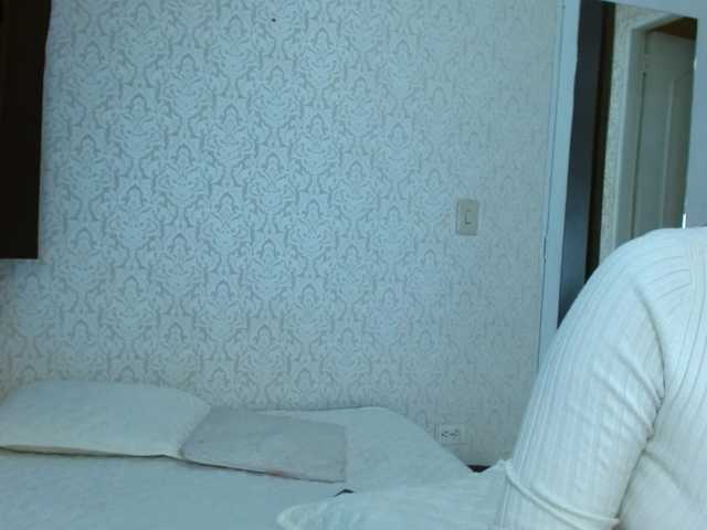 Annyrosse00 live cam on BongaCams