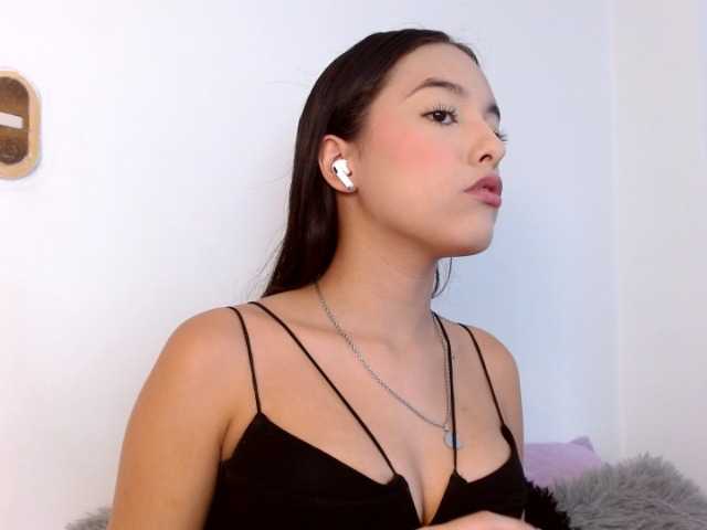 Annyrosse00 live cam on BongaCams