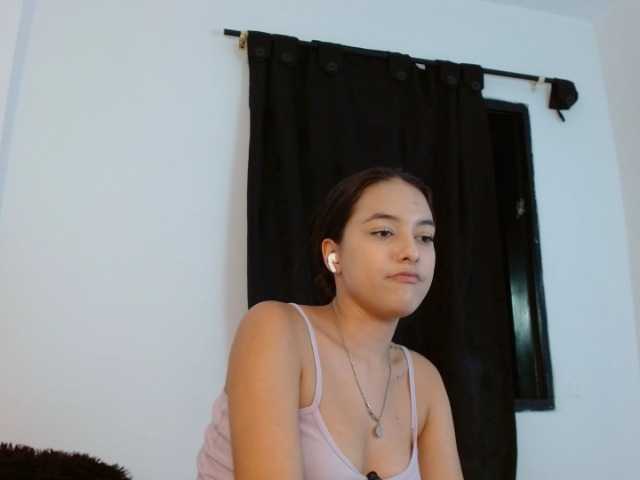 Annyrosse00 live cam on BongaCams