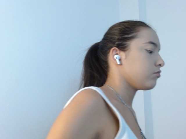 Annyrosse00 live cam on BongaCams