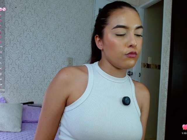 Annyrosse00 live cam on BongaCams