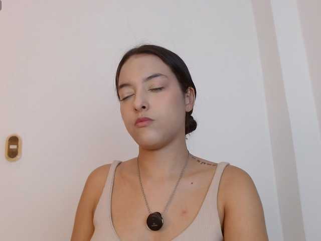 Annyrosse00 live cam on BongaCams