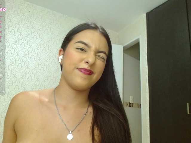 Annyrosse00 live cam on BongaCams