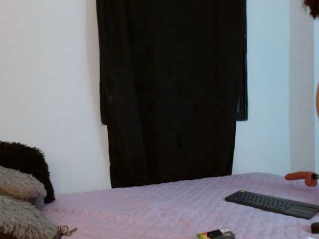 Annyrosse00 live cam on BongaCams