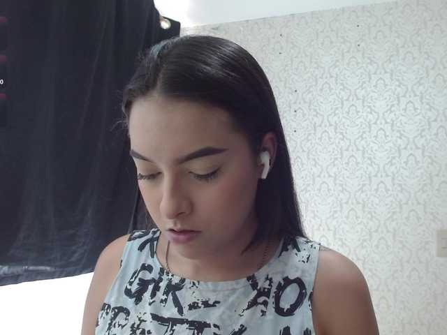 Annyrosse00 live cam on BongaCams