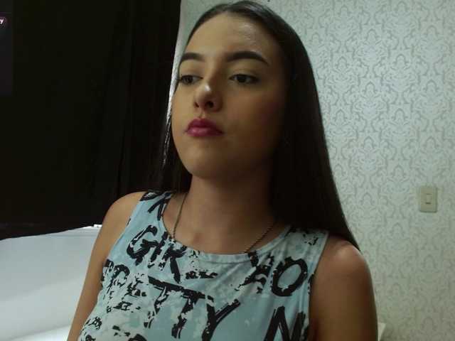 Annyrosse00 live cam on BongaCams